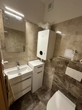 Rekonstrukce na klíč v bytě - koupelna s walk-in stěnou a wc