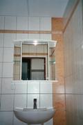 Koupelna s hnědým dekorem
